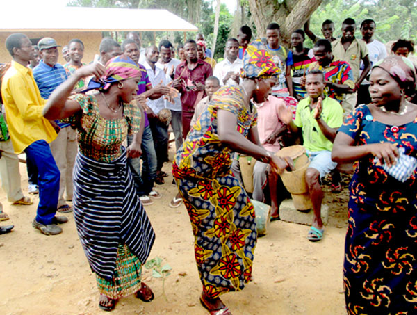 Akebu women dancing